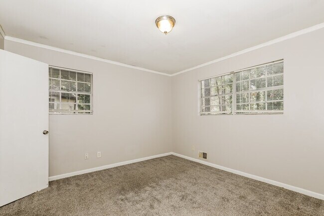 Building Photo - 7391 White Castle Ct