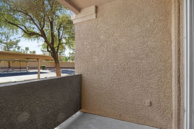 Building Photo - SE!!! Gated!! 1 Bedroom 1st Floor!! One Car Garage!!! Community Pool, Spa, Clubhouse!!! All tile ...