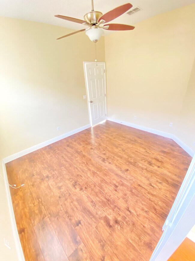 Building Photo - 729 Tuten Trail