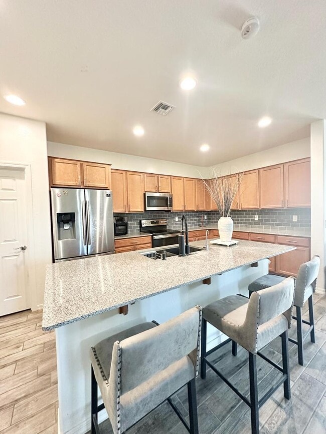 Building Photo - 16492 W Caldwell St