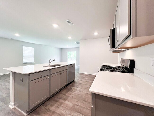 Building Photo - 258 Palm Dr