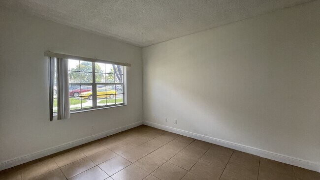 Building Photo - 661 Cypress Lake Blvd