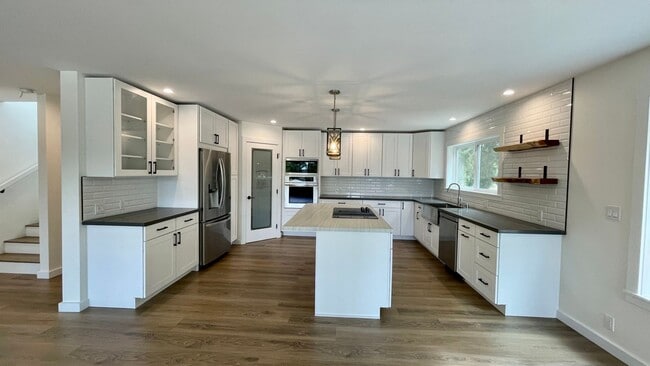 Building Photo - FULLY FURNISHED, STUNNING, BRAND NEW CONST...