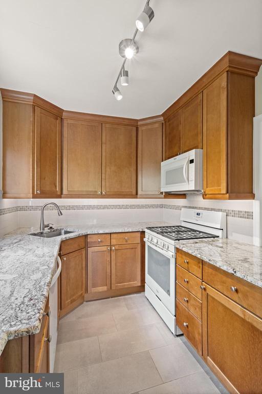 Building Photo - 3282 Martha Custis Dr
