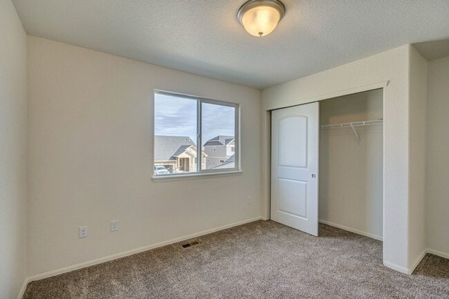 Building Photo - 935 Mount Shavano Ave