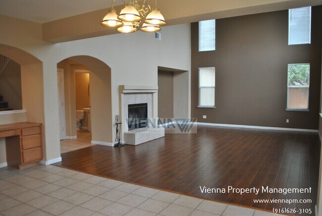 Building Photo - Beautiful 4 Bedroom + Study in Desirable Neighborhood