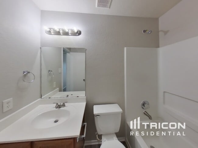 Building Photo - 8015 Palmetto Pl