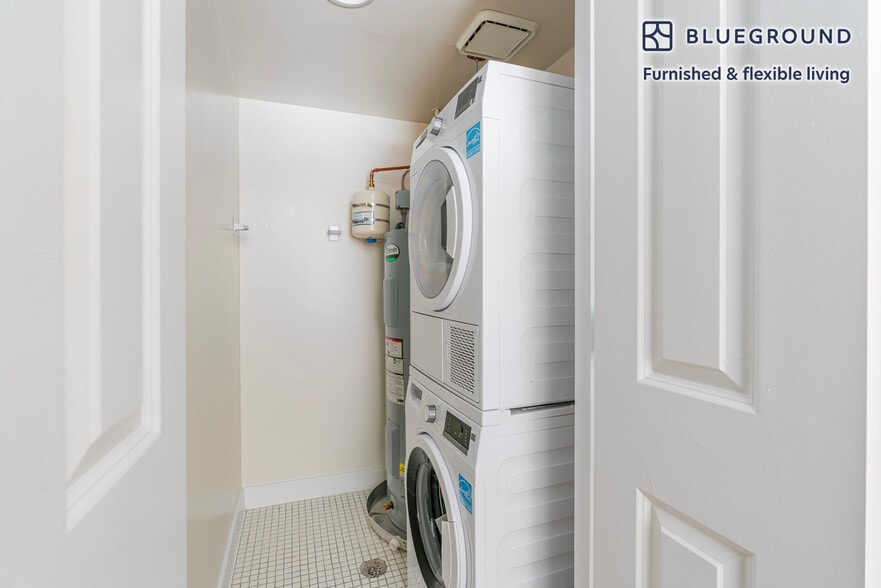 Building Photo - 2500 Clarendon Blvd