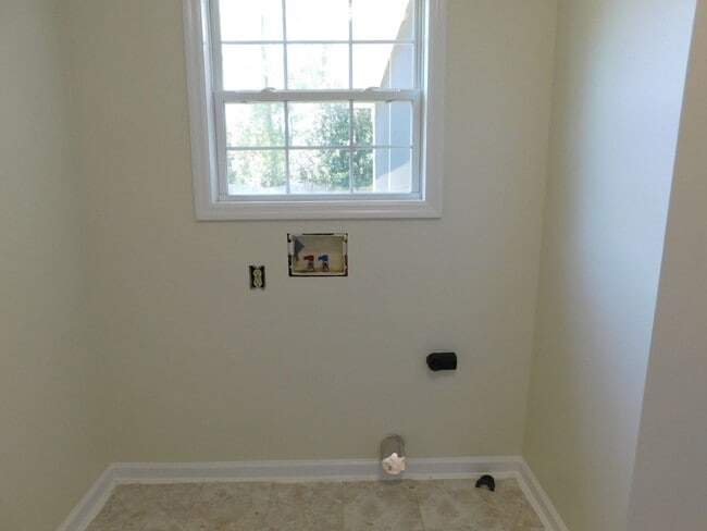 Building Photo - Great Family Home!