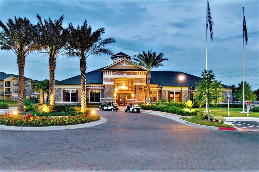 Las Brisas Luxury Apartment Homes Round Rock, TX