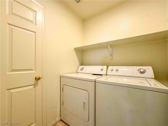 Building Photo - 10633 Foggy Glen Ave