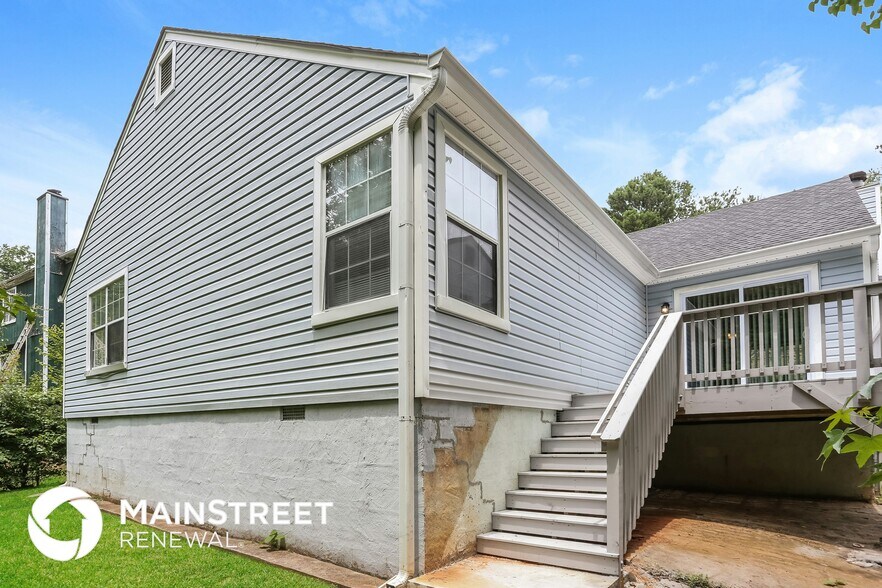 Building Photo - 661 Woodcrest Manor Dr