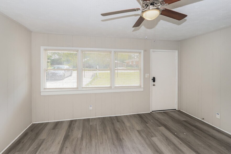 Building Photo - 1676 Hurley Cir