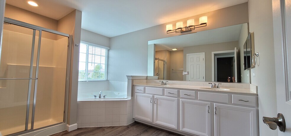 Building Photo - 12824 Meadow Ln