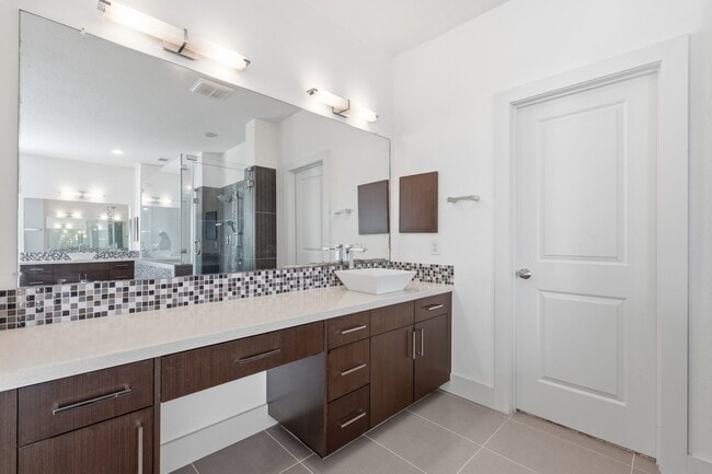 Building Photo - 7239 Laguna Villas