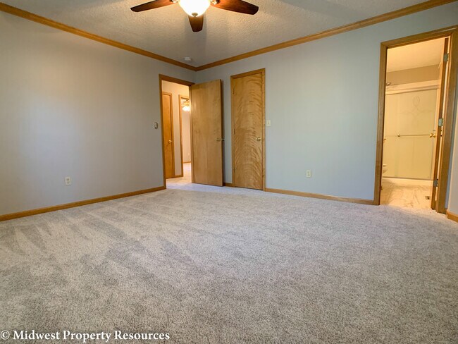 Building Photo - 1216 SW Southgate Dr