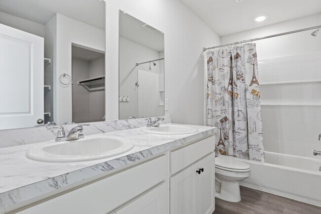 Building Photo - Contemporary in Cleburne!