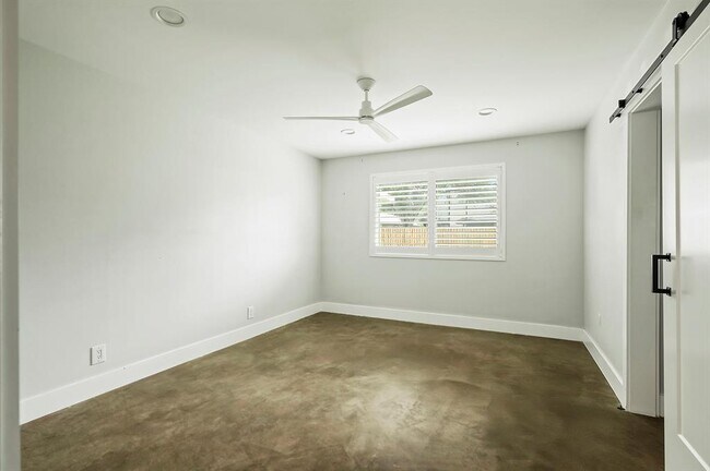Building Photo - 2513 Broken Oak Dr
