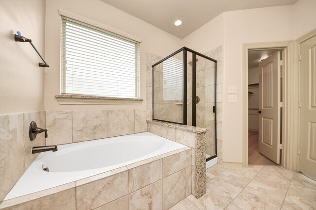 Building Photo - 2414 Argos Dr