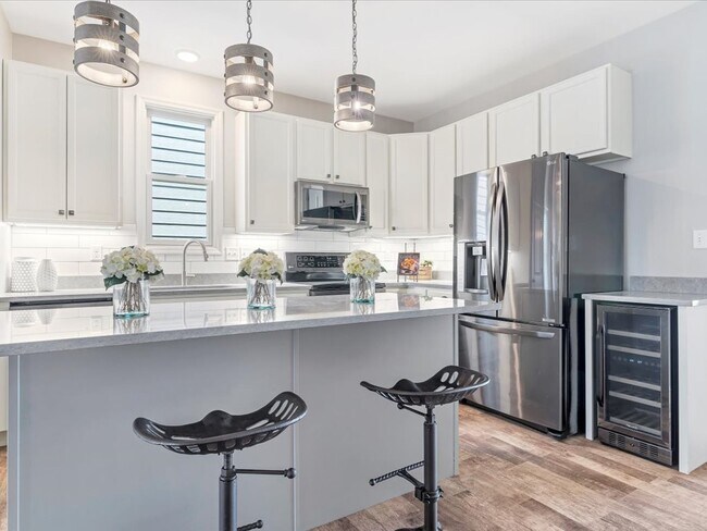 Building Photo - 3334 Simeon Bunker St