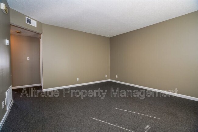 Building Photo - 1315 Huntington Ln