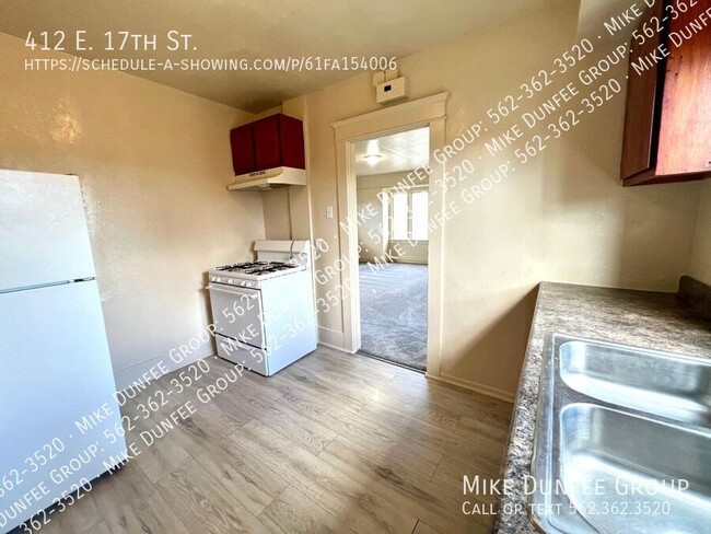 Building Photo - Renovated 3 BR/1 BA + Bonus Room Townhouse...