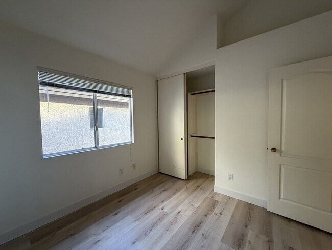 Building Photo - 2 Chickadee Ln