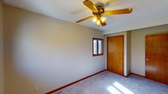 Building Photo - 3922 Ridgedale Dr