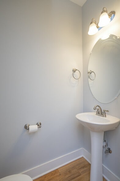 Building Photo - 2097 Orangery Dr