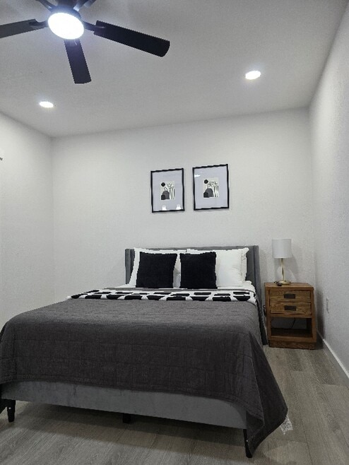 Building Photo - 804 Royal Palm Dr