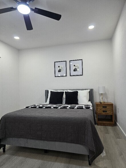 Primary Photo - 804 Royal Palm Dr