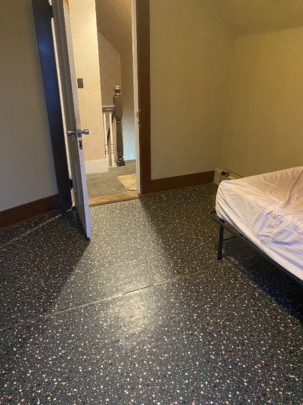 Building Photo - 209 Academy St