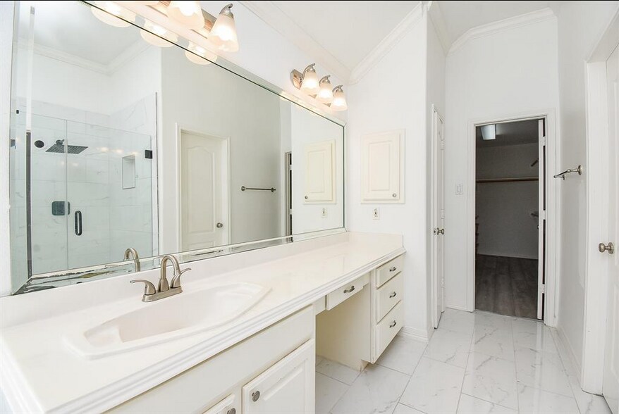 Building Photo - 5217 Blossom St