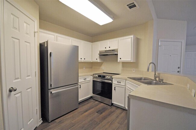 Building Photo - 13350 Water Oak Ln