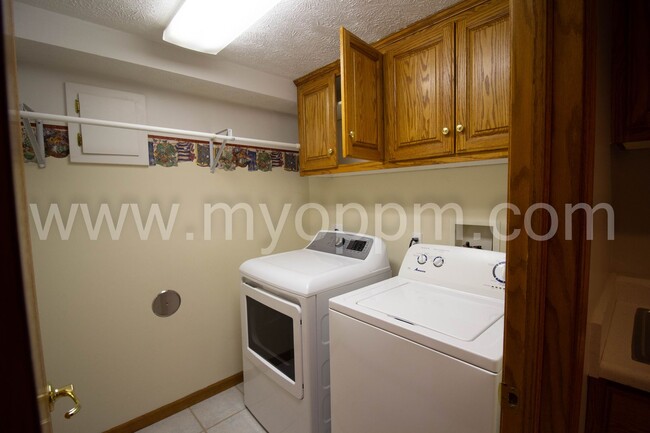 Building Photo - UPDATED 4bedroom Ranch Home!  $600 off the Deposit!!!