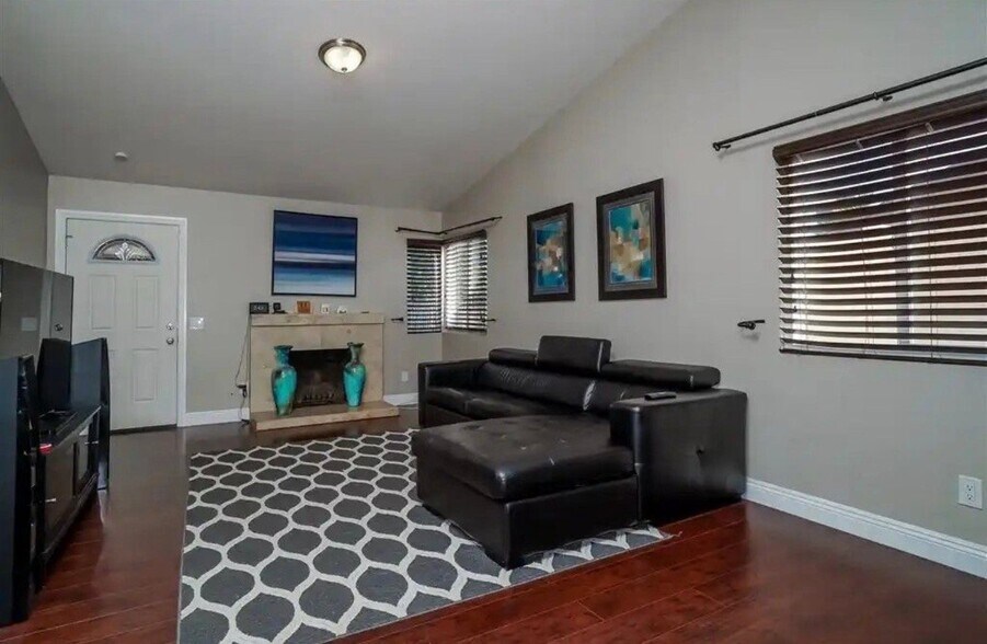 Building Photo - 798 Carefree Dr
