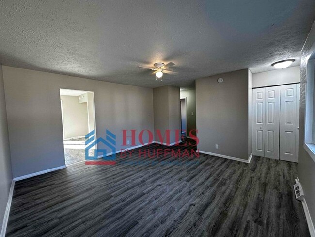 Building Photo - Three Bedroom House | Move In Ready