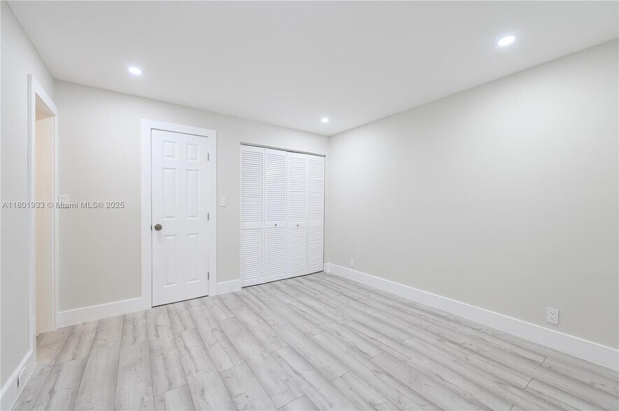 Building Photo - 6518 Miami Lakes Dr