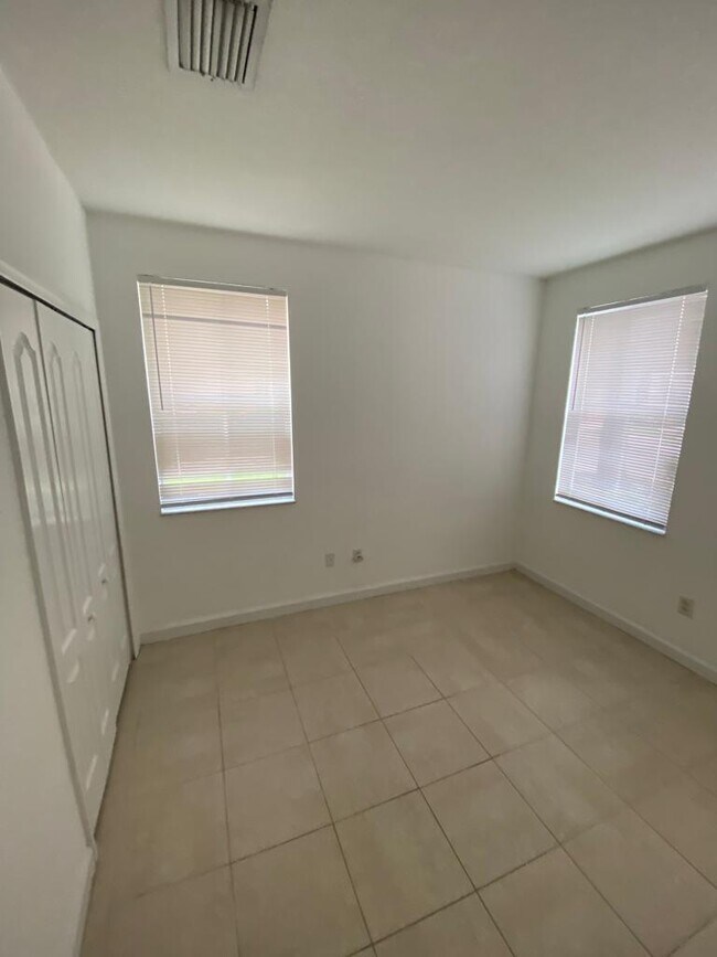 Building Photo - 2208 Shoma Dr