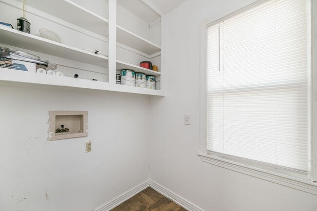 Building Photo - Two bedroom house for lease