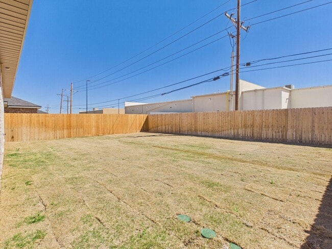 Building Photo - 3007 Farmyard Dr