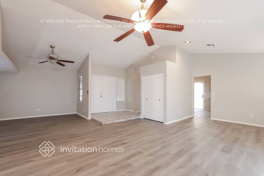 Building Photo - 907 W Ross Ave