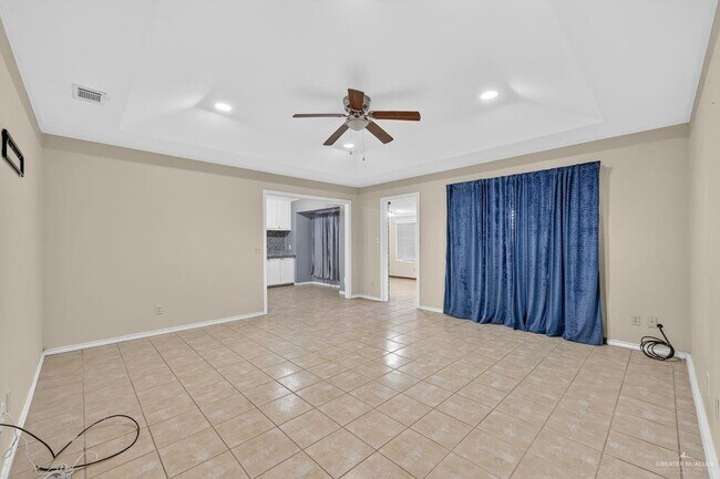 Building Photo - 17 Goldcrest Ave