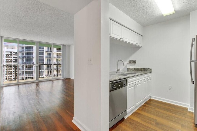 Building Photo - 1756 N Bayshore Dr