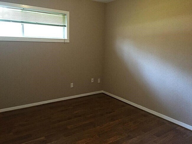 Building Photo - 8208 Ash Rd