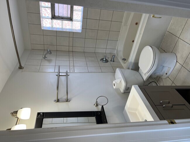 Building Photo - 7716 Ogden Ave