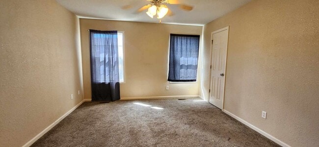 Building Photo - Spacious Town House for Rent
