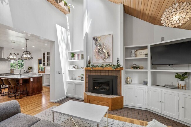 Building Photo - "Luxurious 5-Bedroom Spokane Retreat with Pool, Guest Suite, and Stunning Finishes!"
