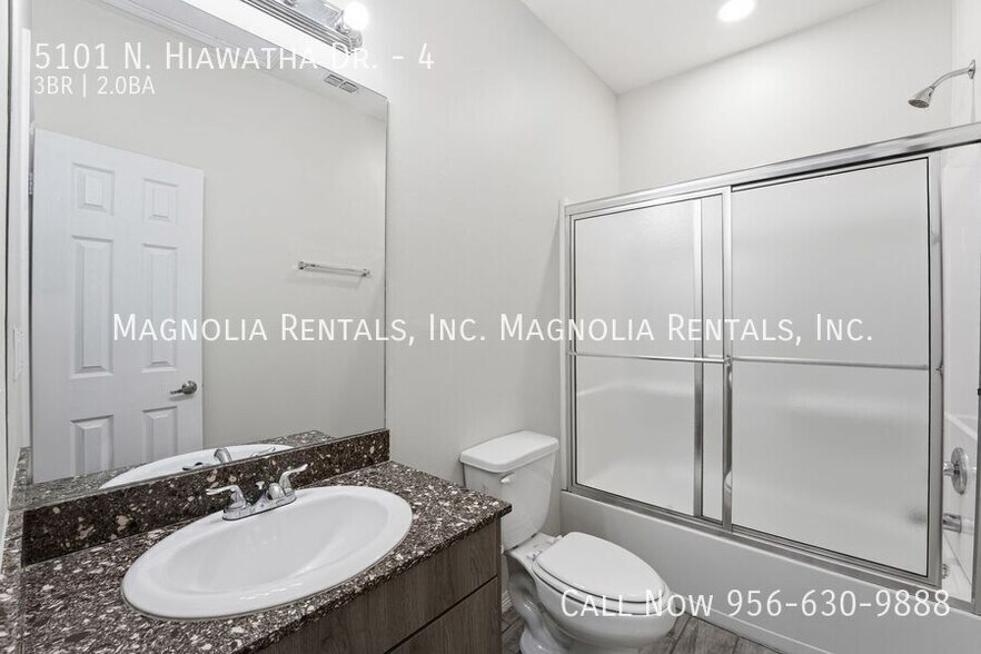 Building Photo - 5101 N Hiawatha Dr