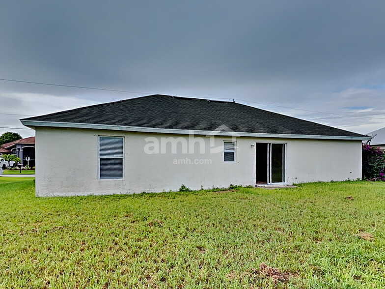 Building Photo - 757 SW McCoy Ave
